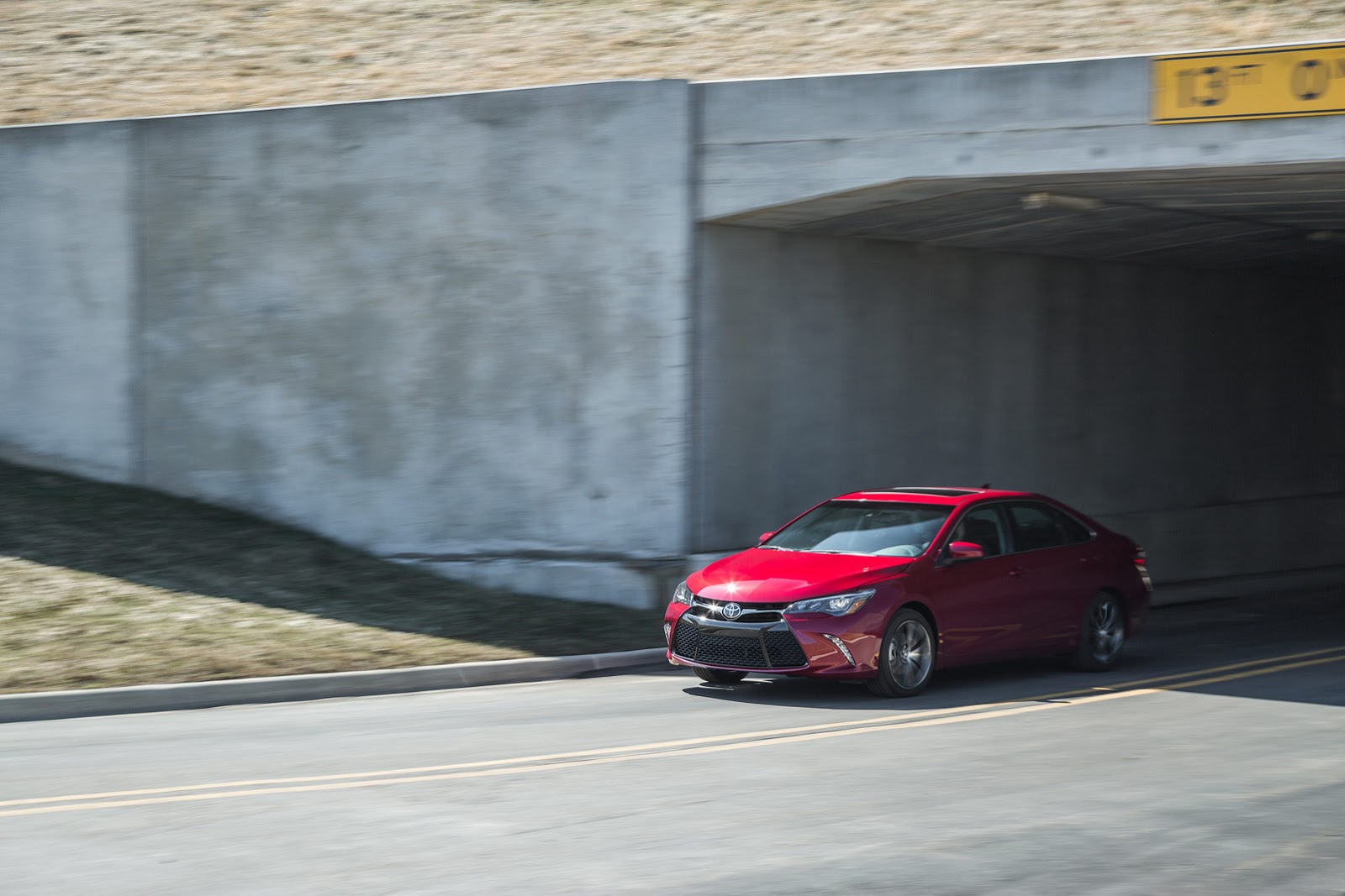 2015-toyota-camry-47