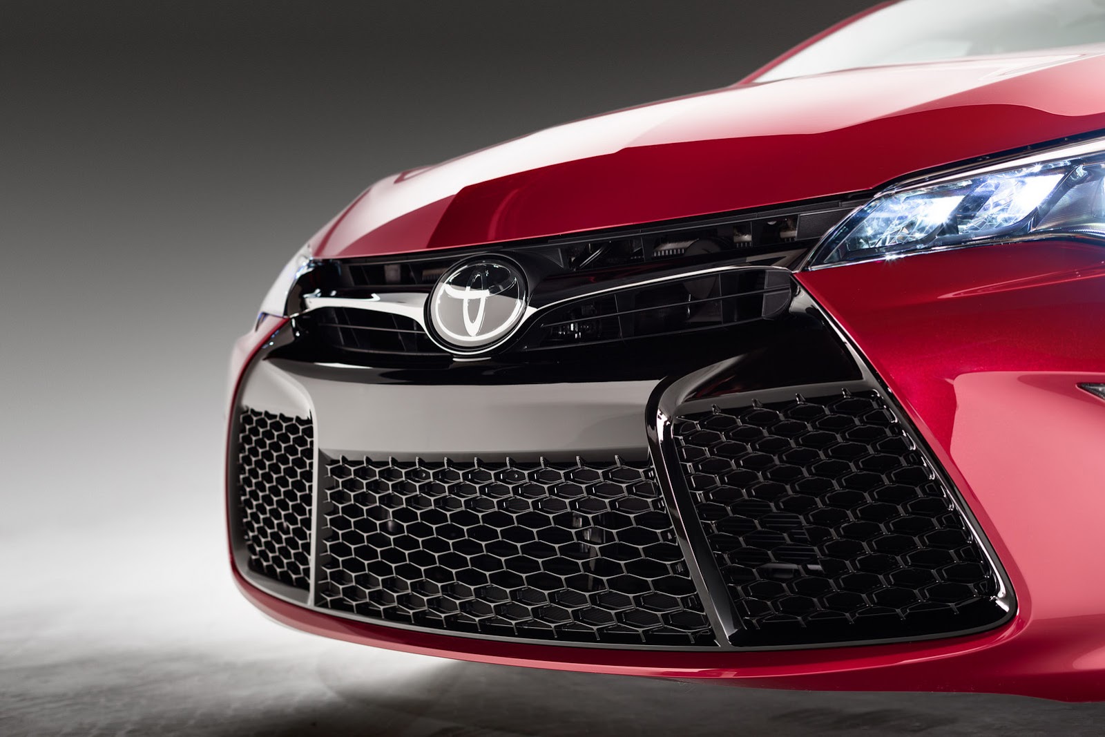 2015-toyota-camry-48