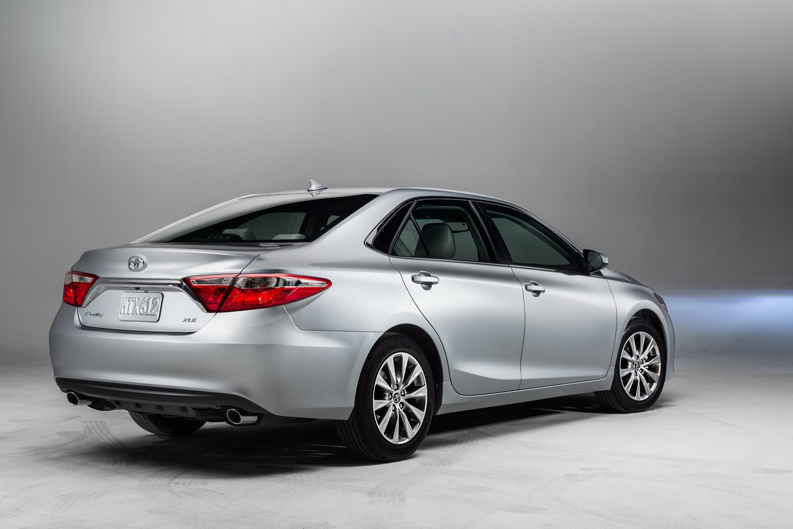 2015-toyota-camry-64