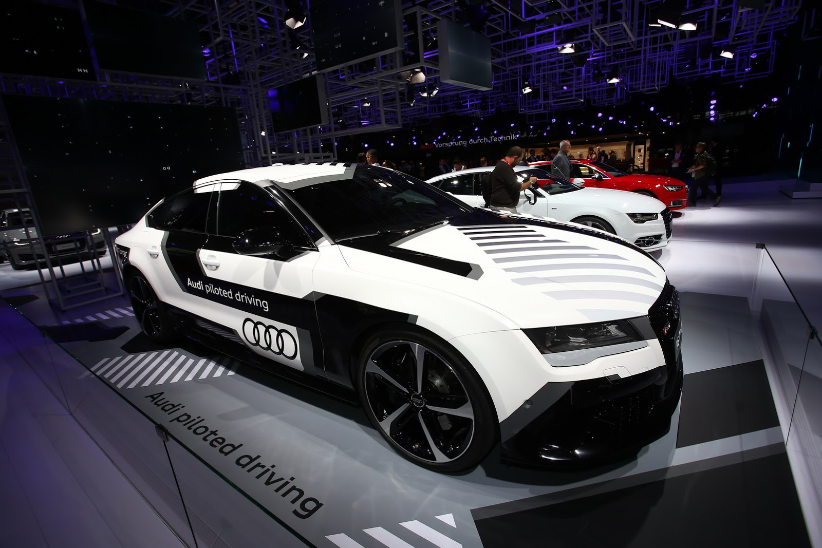 2016-paris-auto-show-17