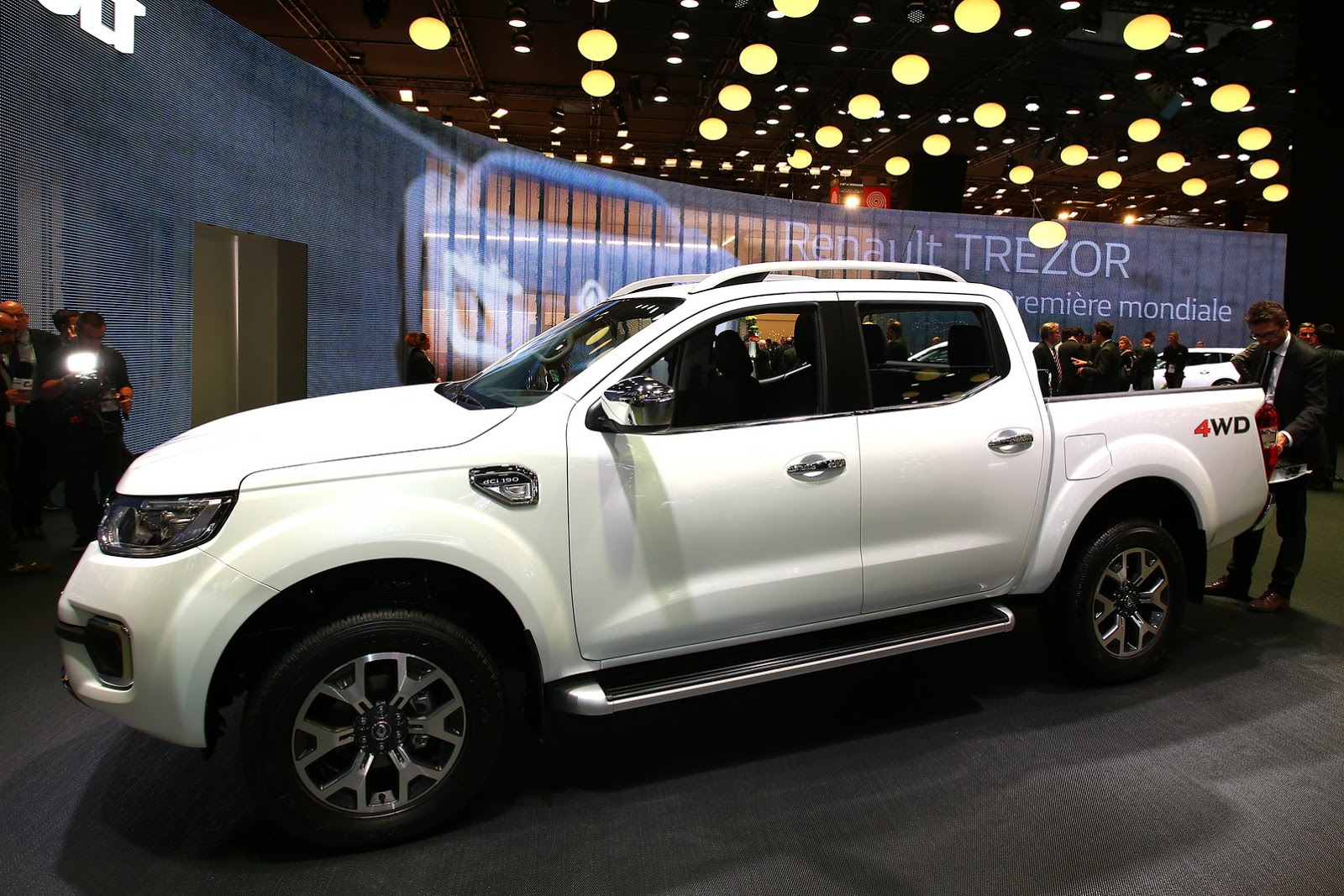 2016-paris-auto-show-274