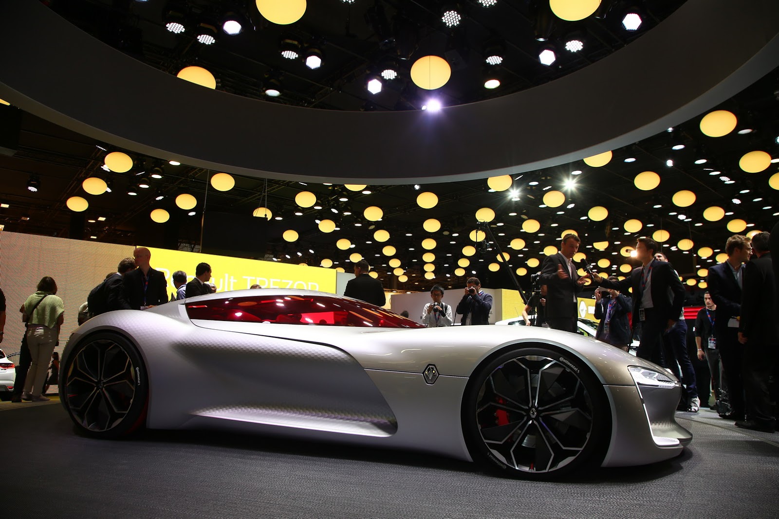 2016-paris-auto-show-292