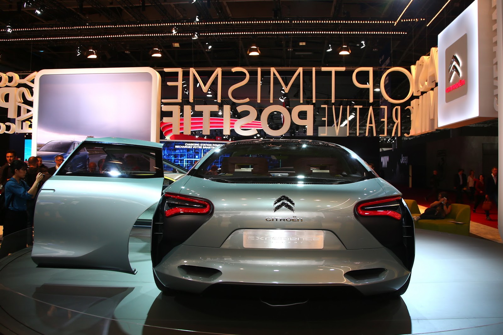 2016-paris-auto-show-43