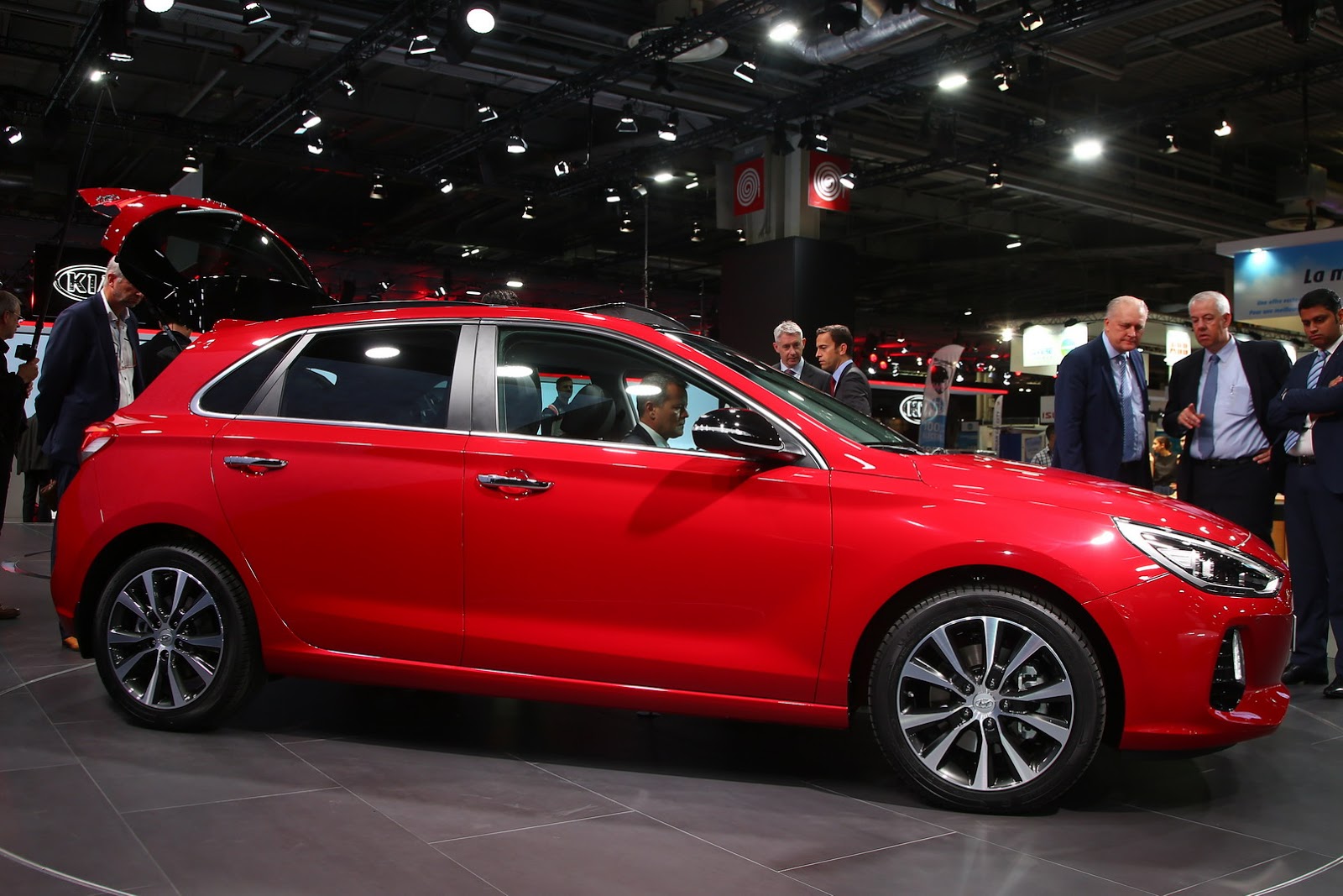 2016-paris-auto-show-85