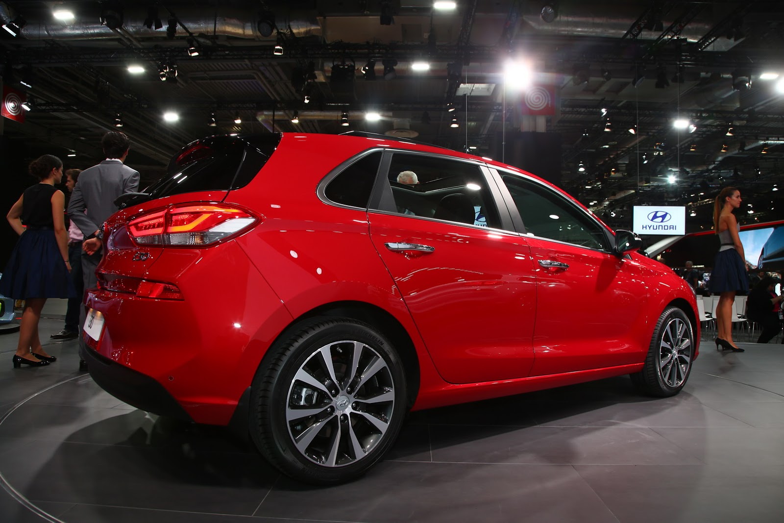 2016-paris-auto-show-87