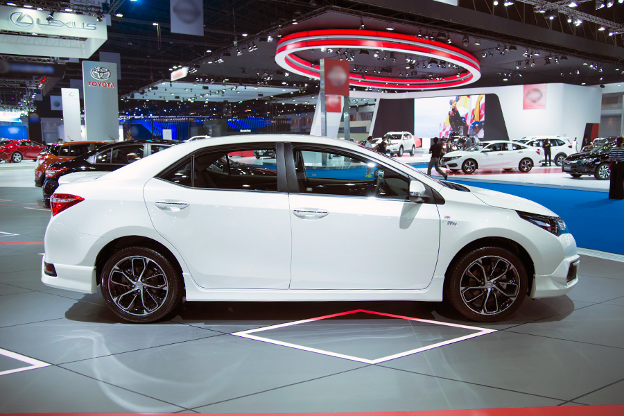 2016-toyota-corolla-esport-side-in-thailand