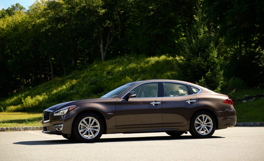 2016_infiniti_q70_hybrid_01-876x535