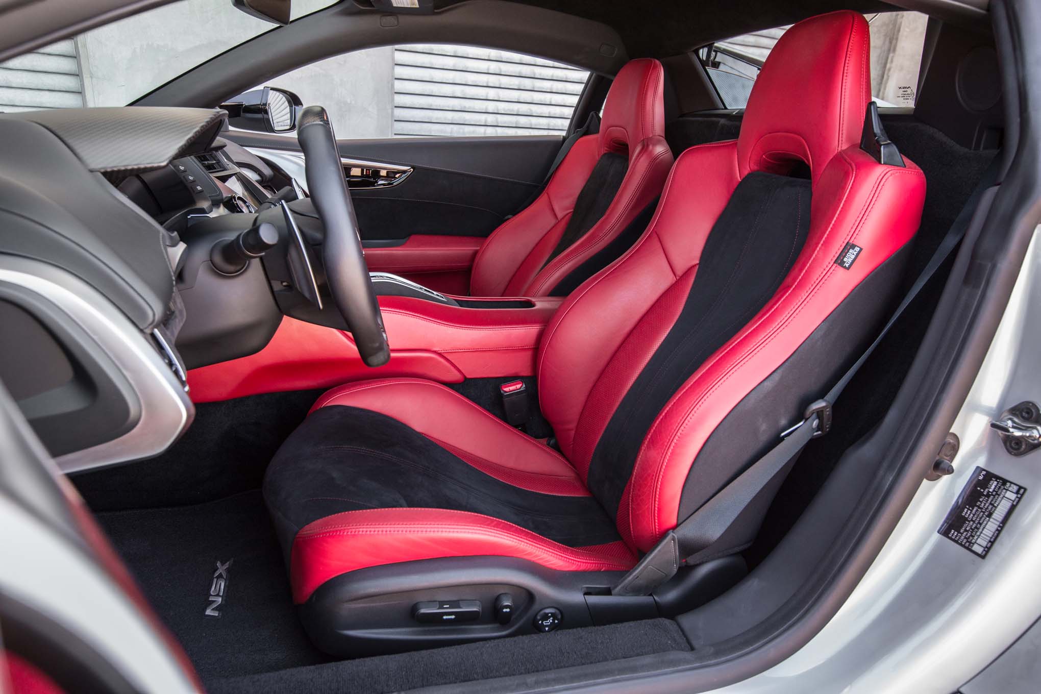 2017-acura-nsx-front-interior-seats