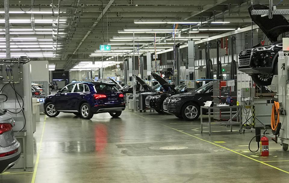 2017-audi-q5-mexico-plant-storage