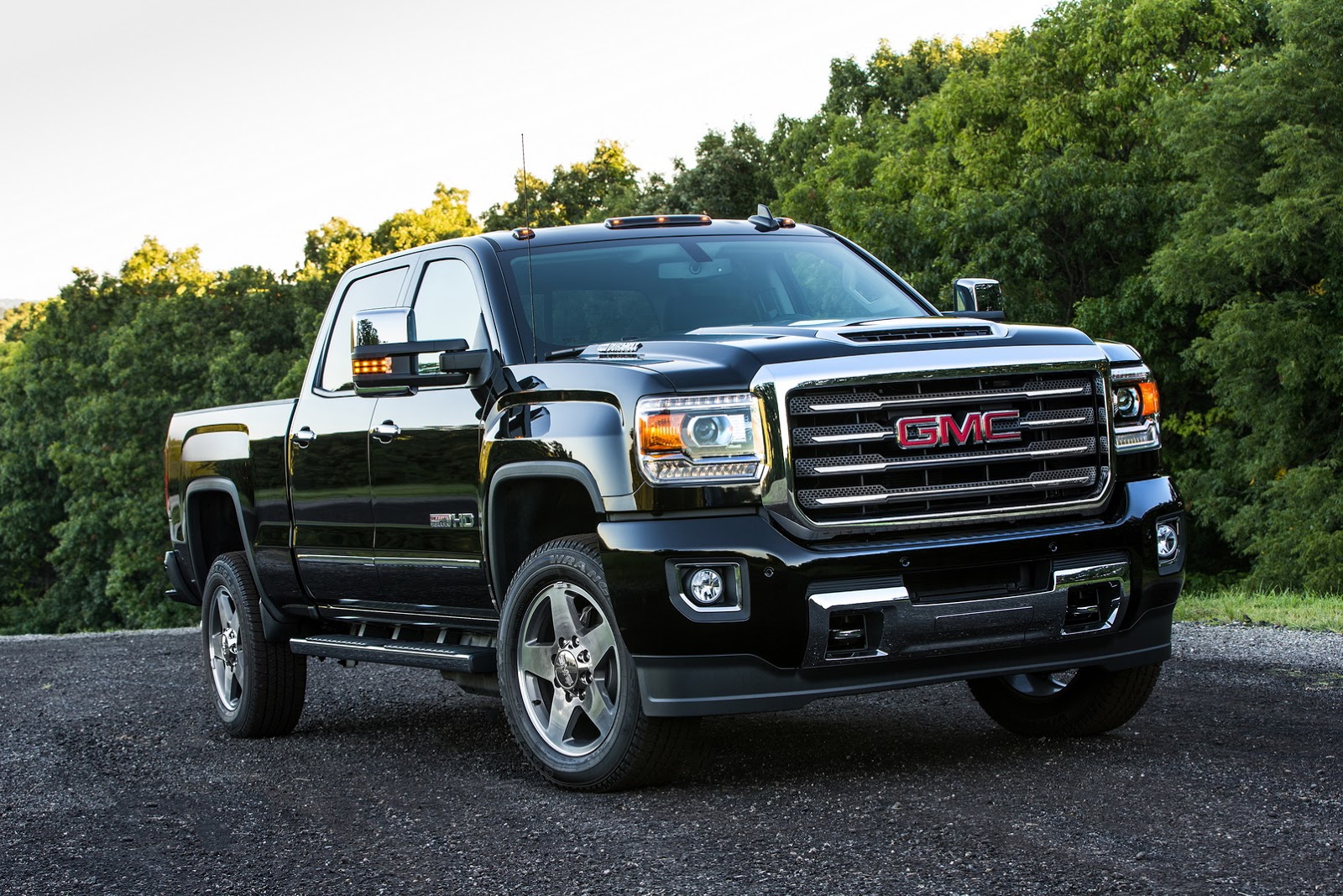 “جي إم سي” تطرح سييرا HD All Terrain X موديل 2017 بمحرك Duramax ديزل جديد كليا GMC Sierra