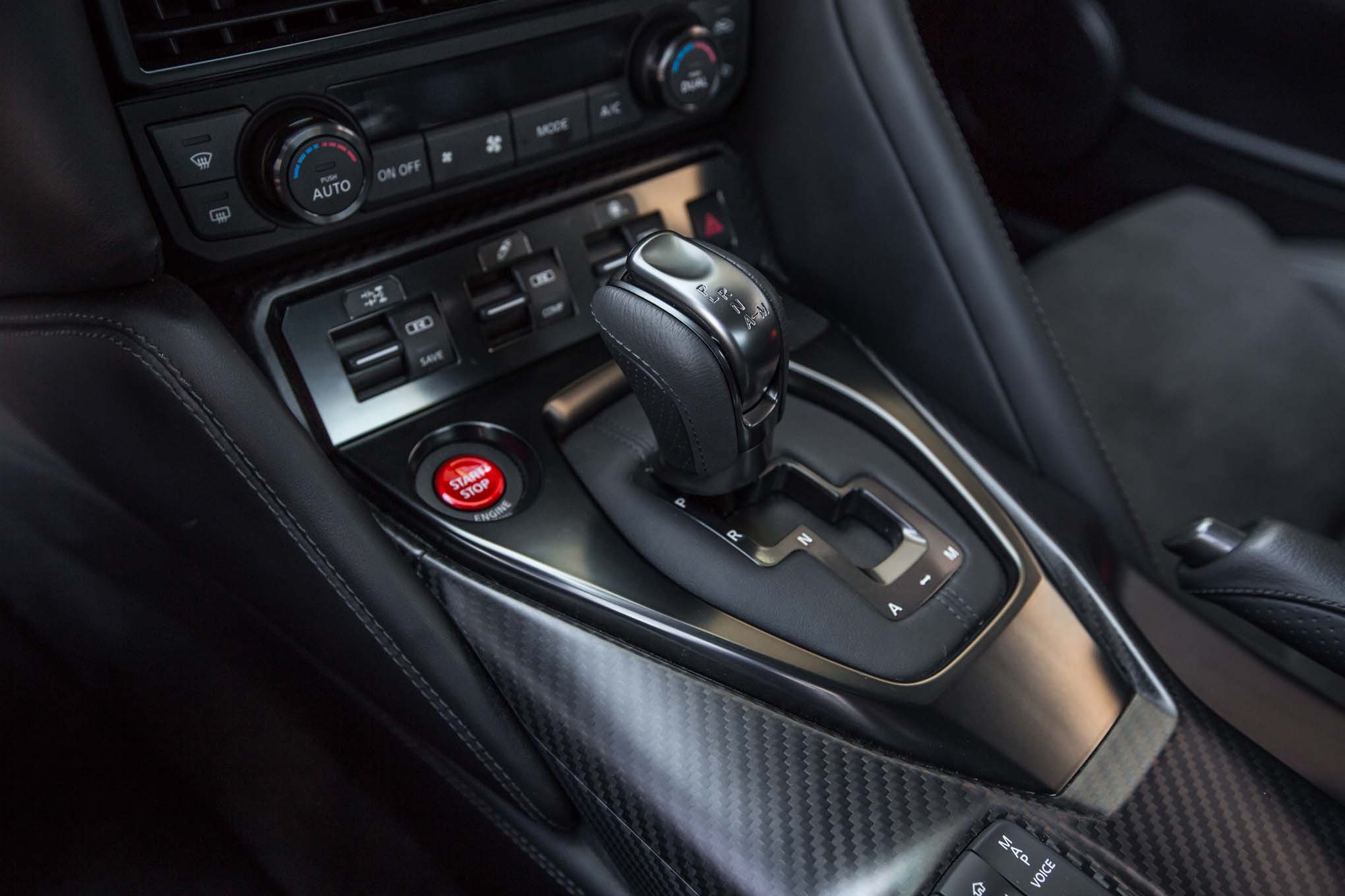 2017-nissan-gt-r-gear-knob