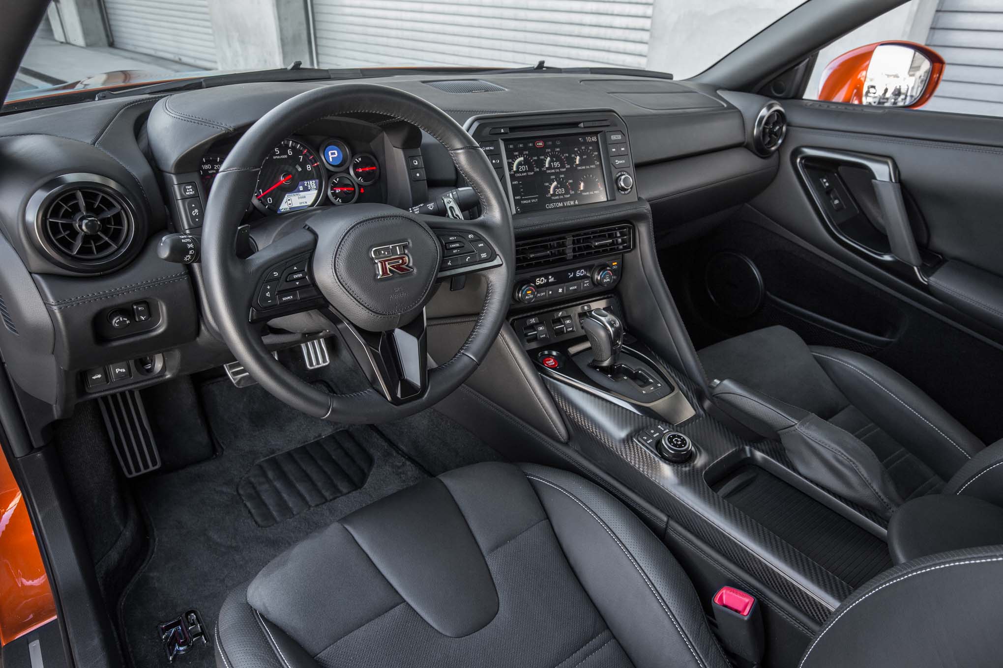 2017-nissan-gt-r-interior