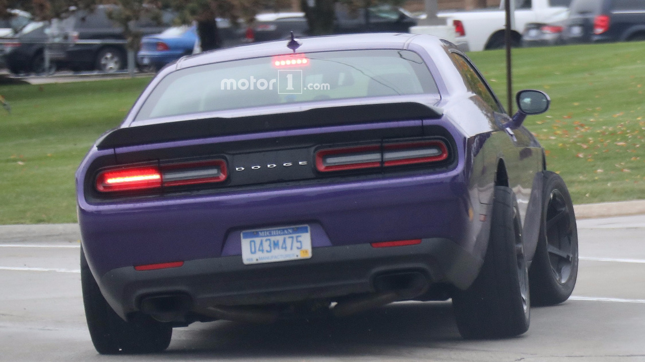 2017-dodge-challenger-adr-spy-photo-1