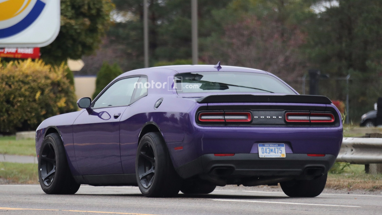 2017-dodge-challenger-adr-spy-photo-12