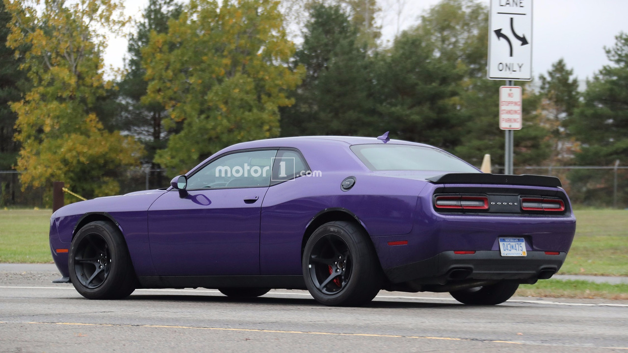 2017-dodge-challenger-adr-spy-photo-13