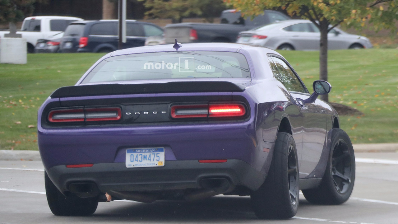 2017-dodge-challenger-adr-spy-photo-2