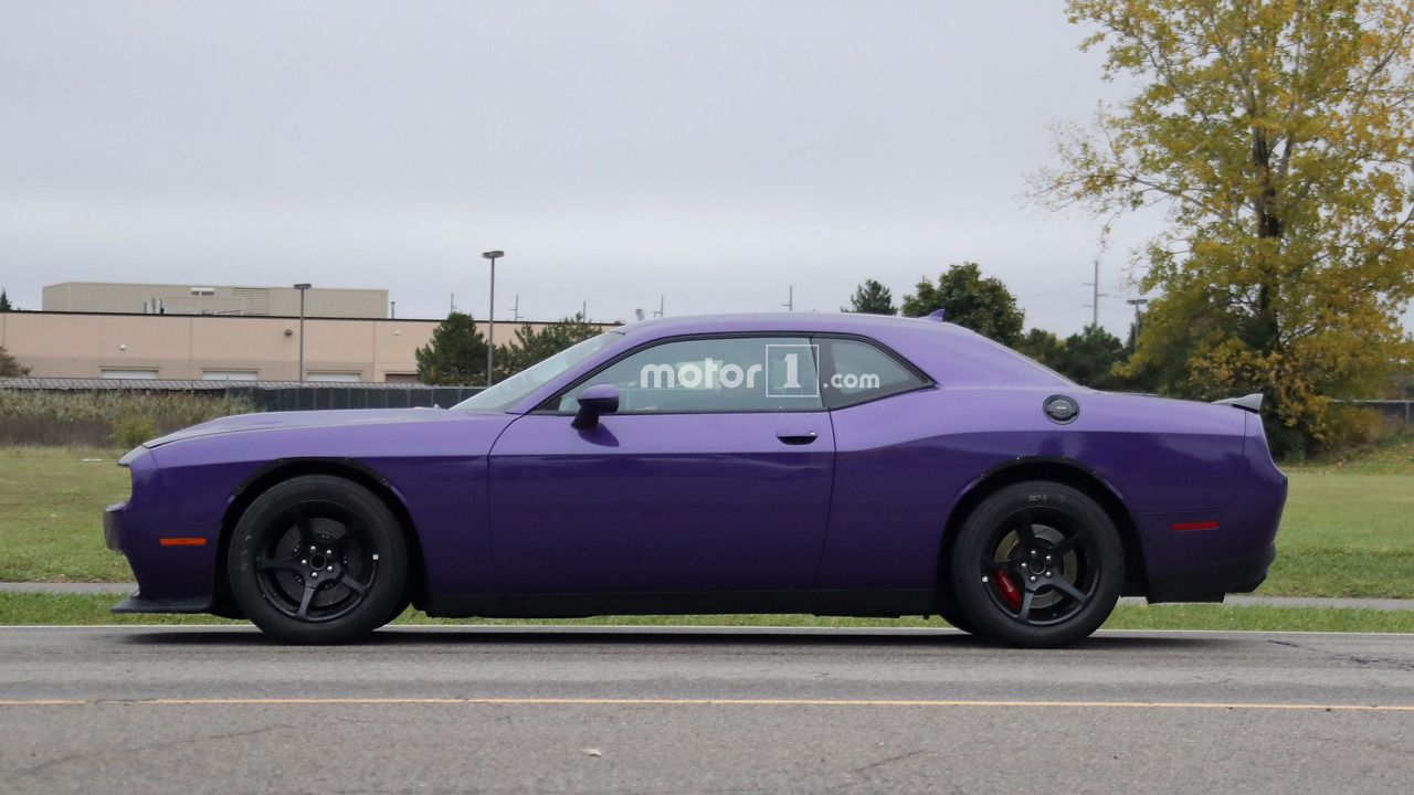 2017-dodge-challenger-adr-spy-photo-7