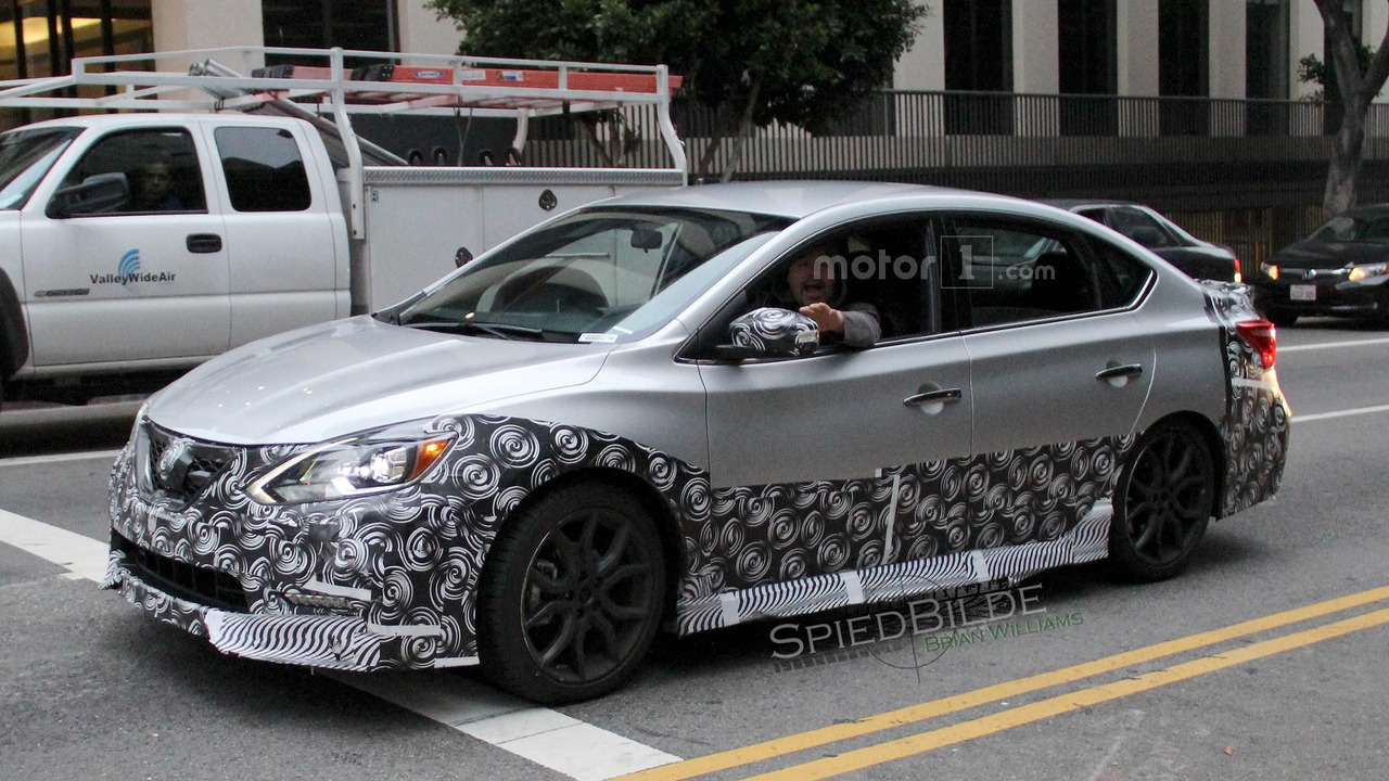 2017-nissan-sentra-nismo-spy-photo-4