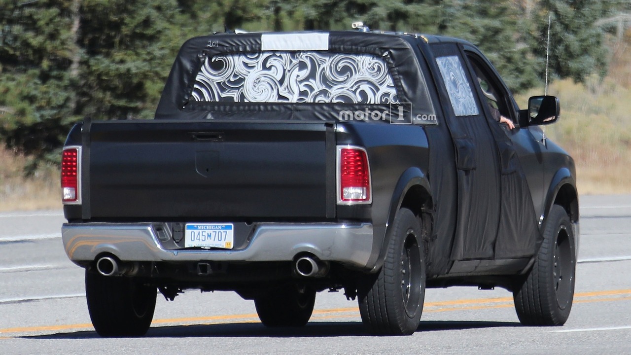 2018-ram-1500-mega-cab-spy-shots-11