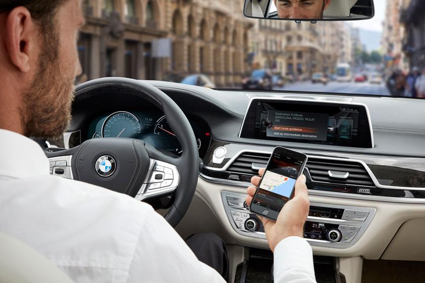 "بي إم دبليو" تعرض خدمة التحكم الصوتي في السيارة عبر تطبيق أليكسا لأمازون BMW 2