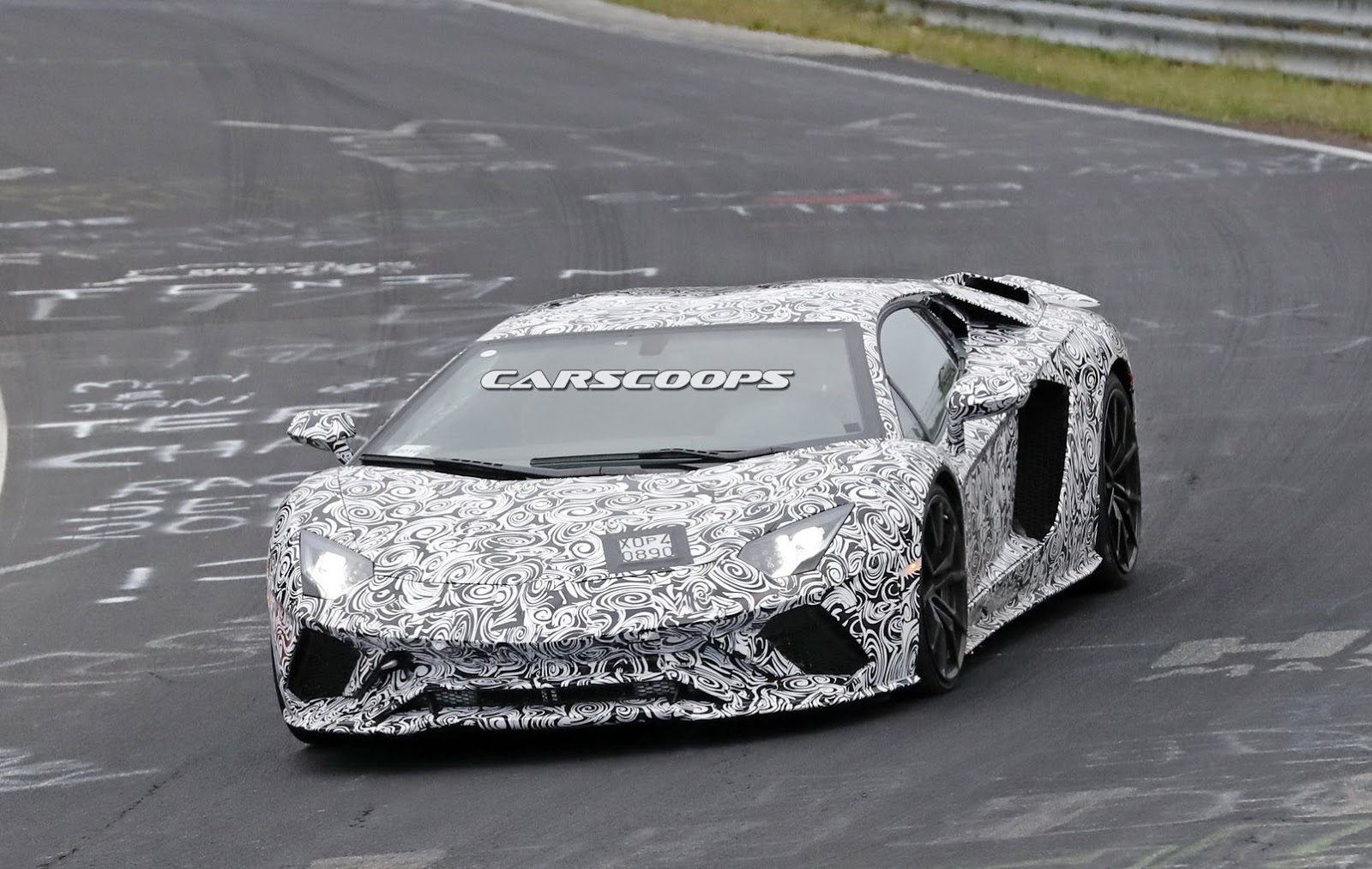 “صور تجسسية” للامبورجيني أفينتادور المحدثة في حلبة نوربورغرينغ Lamborghini Aventador