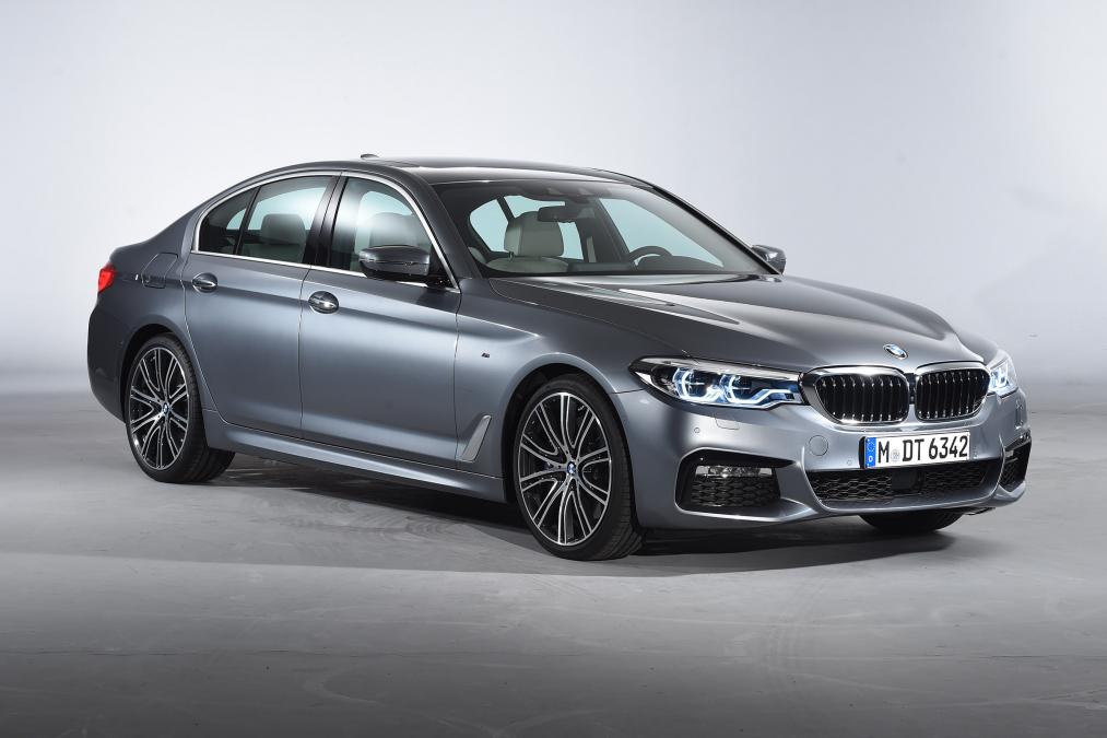 “بالصور” بي إم دبليو تكشف الستار عن الفئة الخامسة 2017 الجديدة BMW 5-Series