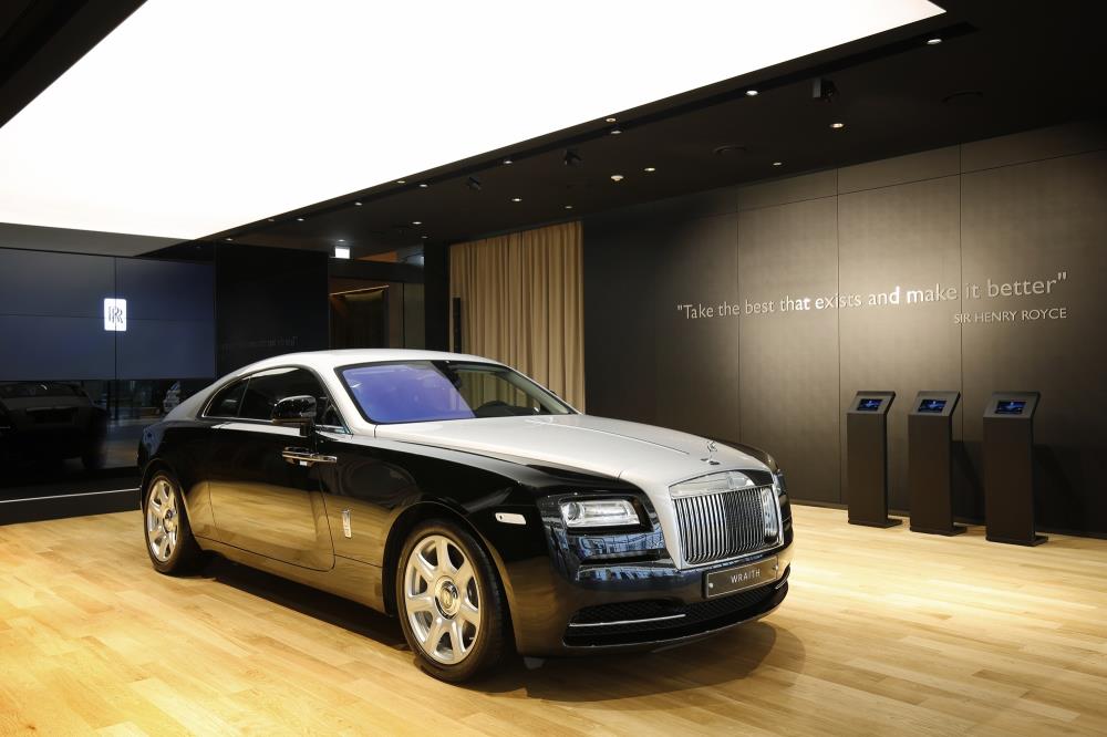 rolls-royce-opens-first-studio-in-asia-111772_1