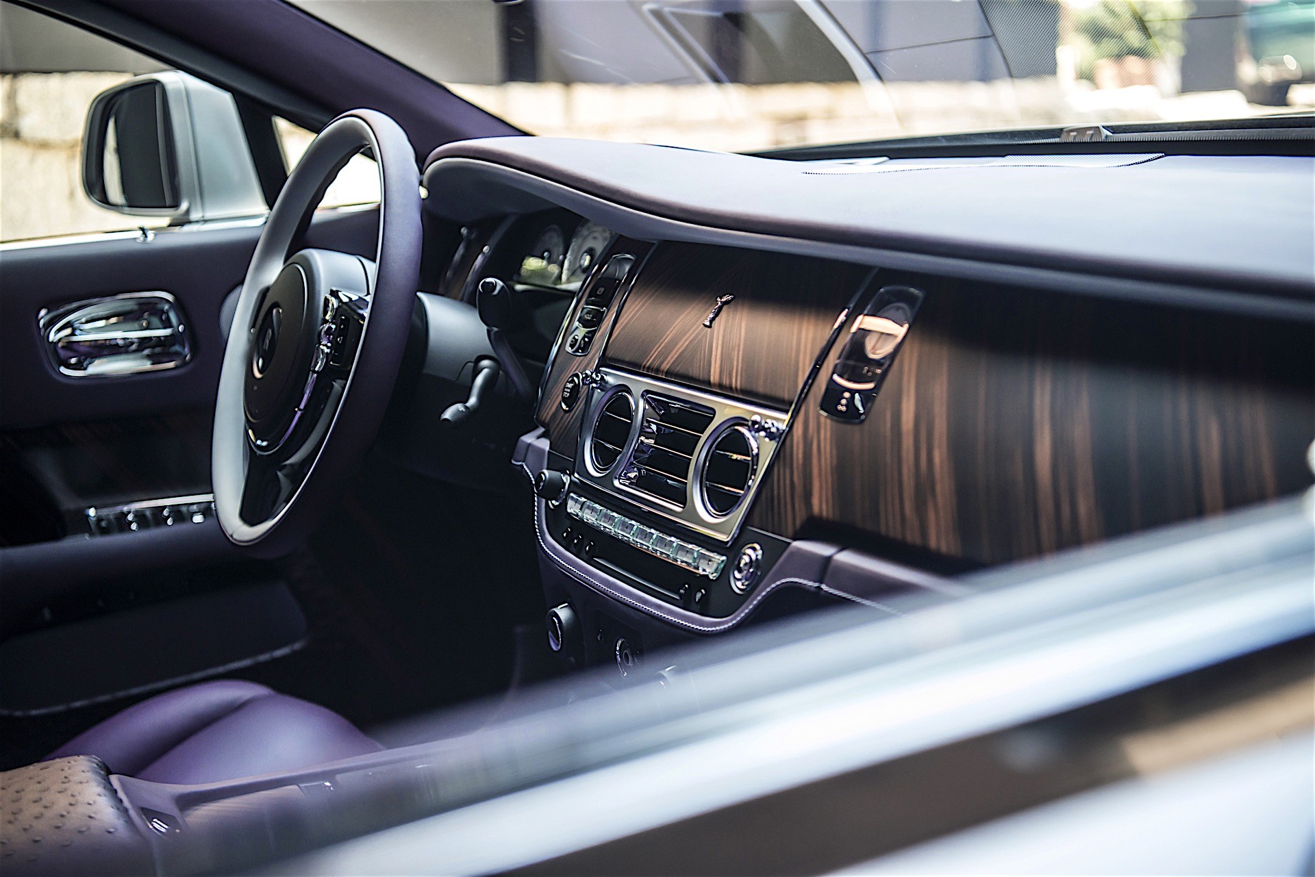 rolls-royce-opens-first-studio-in-asia_4