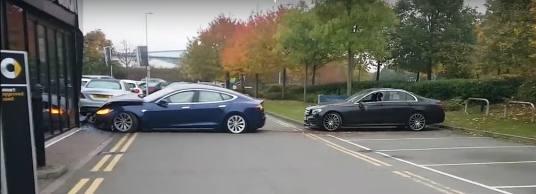 tesla-model-s-has-airborne-crash-in-the-uk-flies-into-mercedes-benz-dealership_2