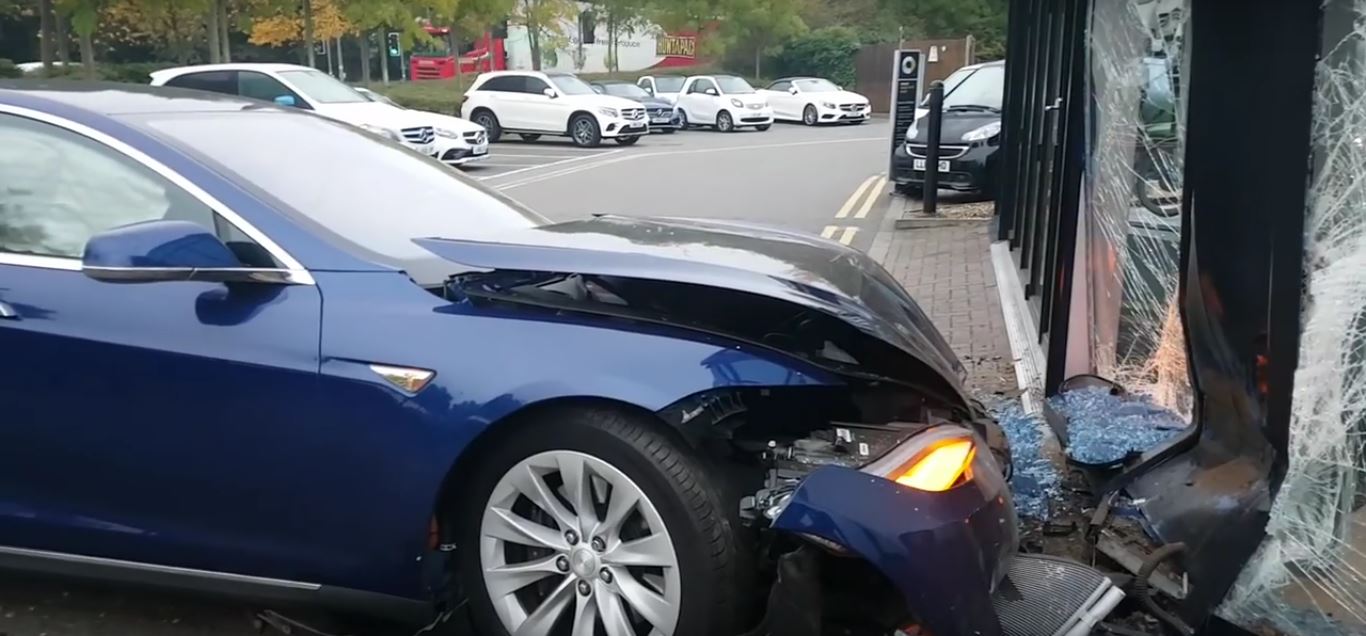 tesla-model-s-has-airborne-crash-in-the-uk-flies-into-mercedes-benz-dealership_8