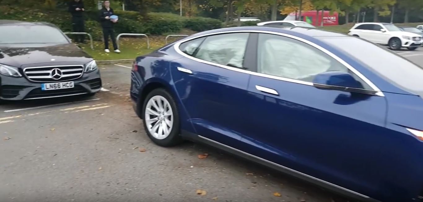 tesla-model-s-has-airborne-crash-in-the-uk-flies-into-mercedes-benz-dealership_9