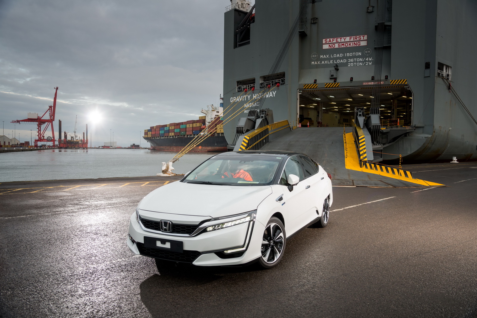 First Honda Clarity Fuel Cell Arrives in Europe