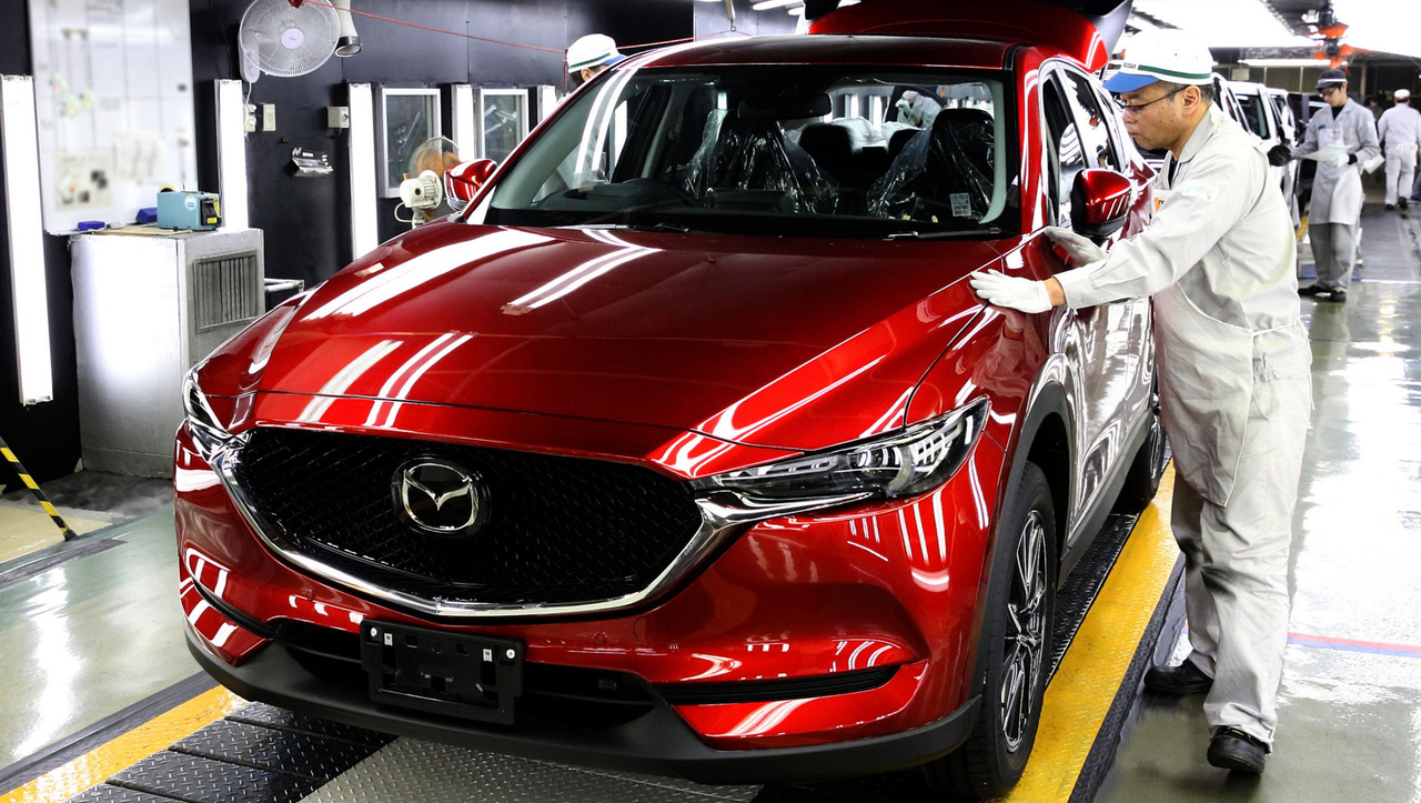 الوحدة الأولى من “مازدا” CX-5 الجديدة كليا 2017 ينتهي تجميعها بخط الإنتاج Mazda