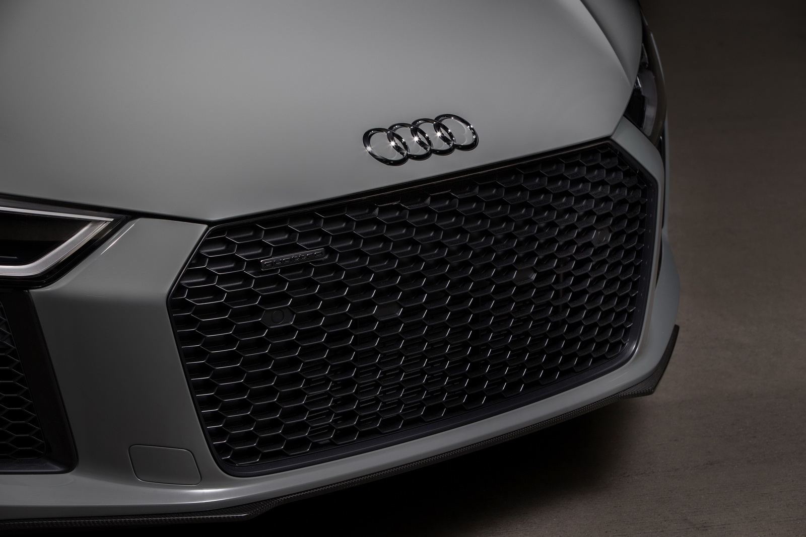 2017-audi-r8-v10-plus-exclusive-edition-laser-headlights-12