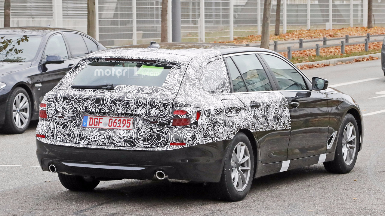 2017-bmw-5-series-touring-spy-photo-13