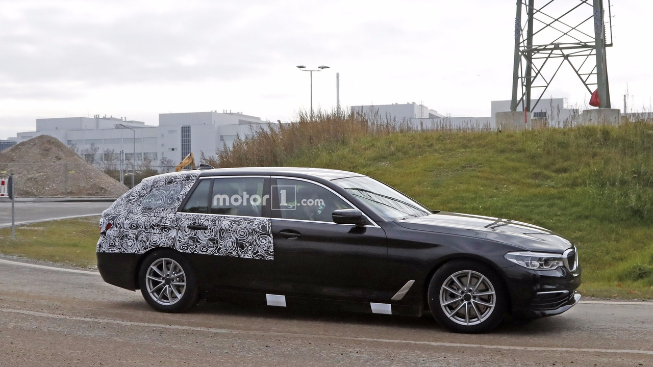 2017-bmw-5-series-touring-spy-photo-3