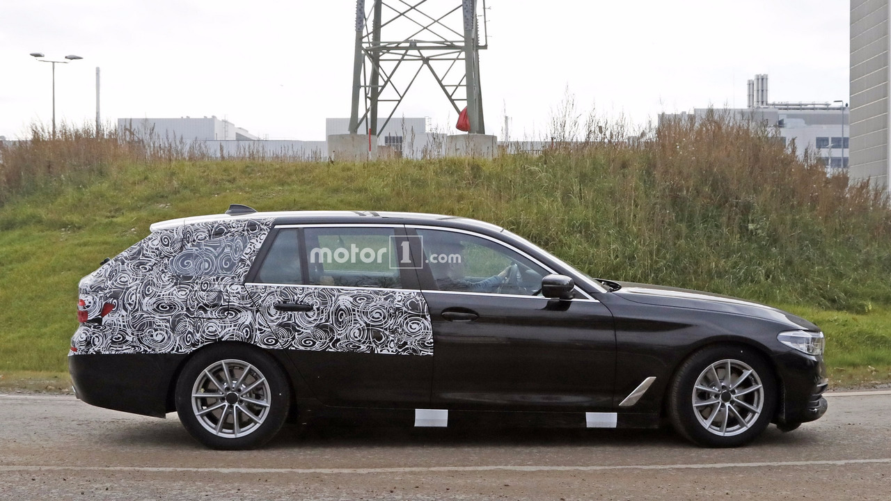 2017-bmw-5-series-touring-spy-photo-4