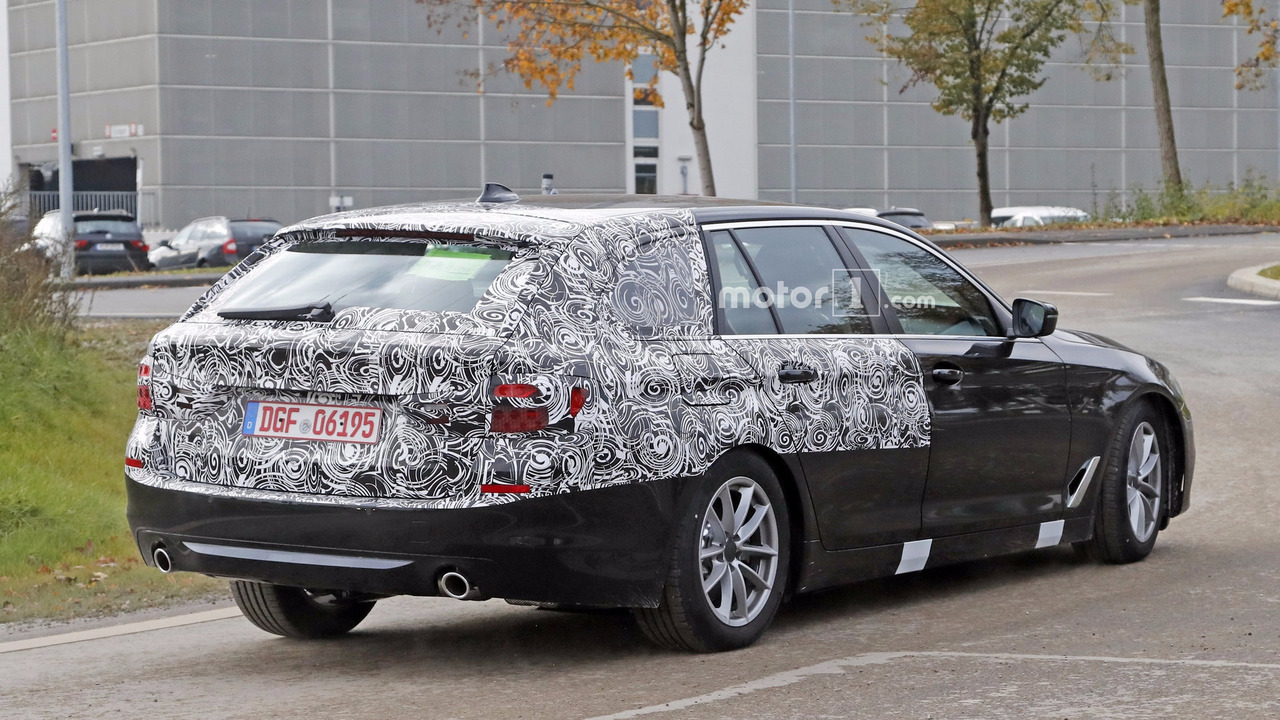 2017-bmw-5-series-touring-spy-photo-6