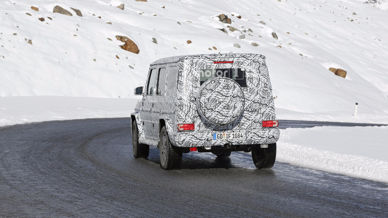 2018-mercedes-g-class-spy-photo-7