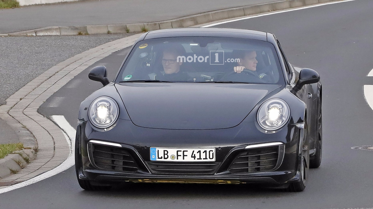 2019-porsche-911-spy-photo-1