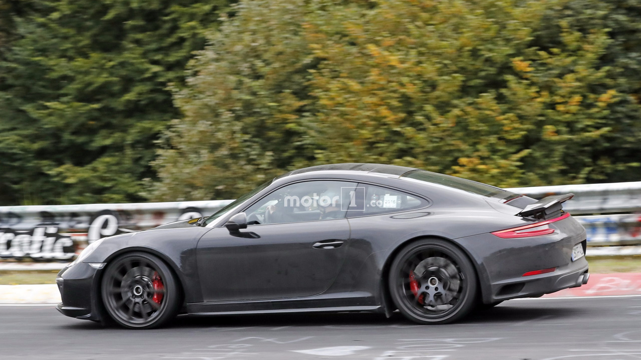 2019-porsche-911-spy-photo-13