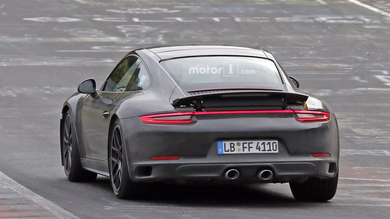 2019-porsche-911-spy-photo-14