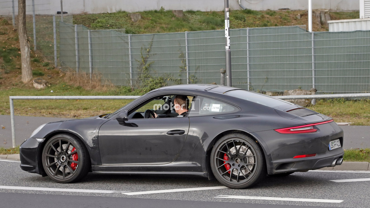 2019-porsche-911-spy-photo-6