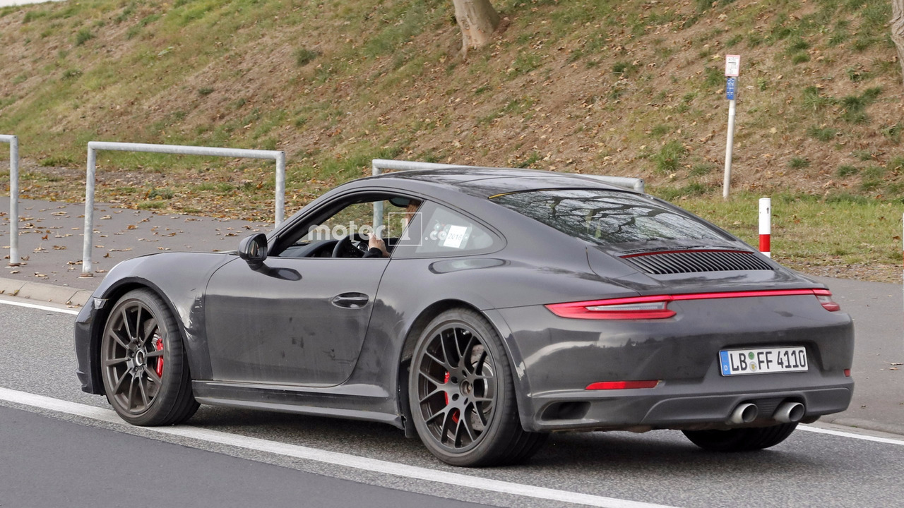 2019-porsche-911-spy-photo-7