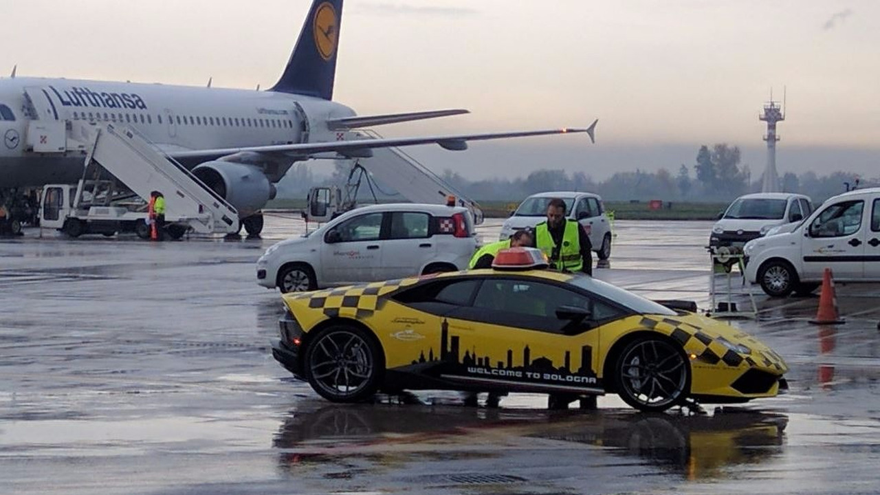 bologna-airport-lamborghini-huracan-2