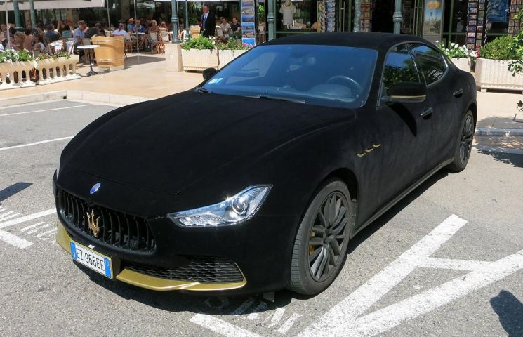 "مازيراتي" جيبلي ملفوفة بنسيج أسود تبرز تفاصيلها الأنيقة Maserati Ghibli 5