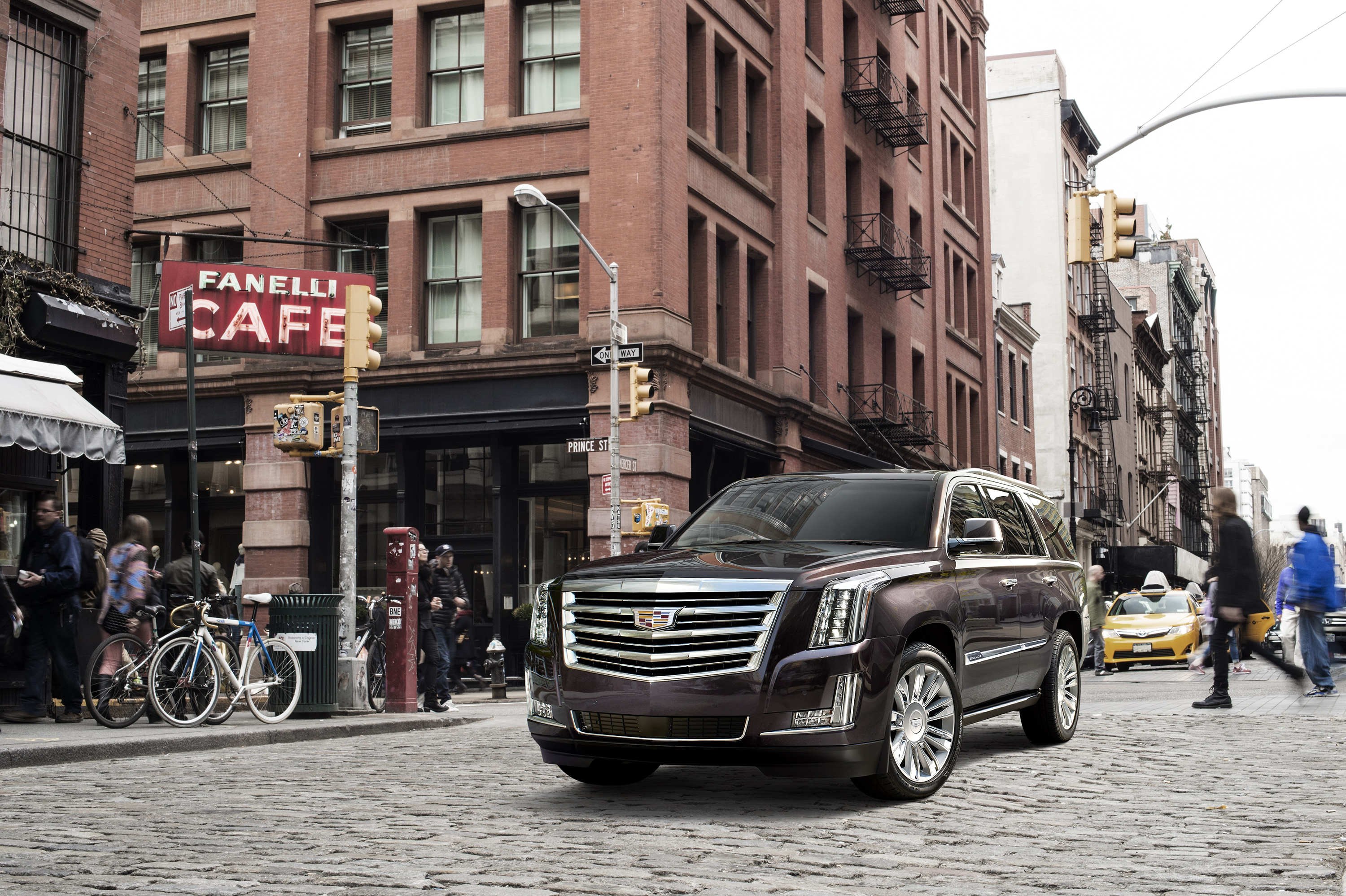 With head-turning styling the 2017 Escalade Platinum always strikes a confident pose.