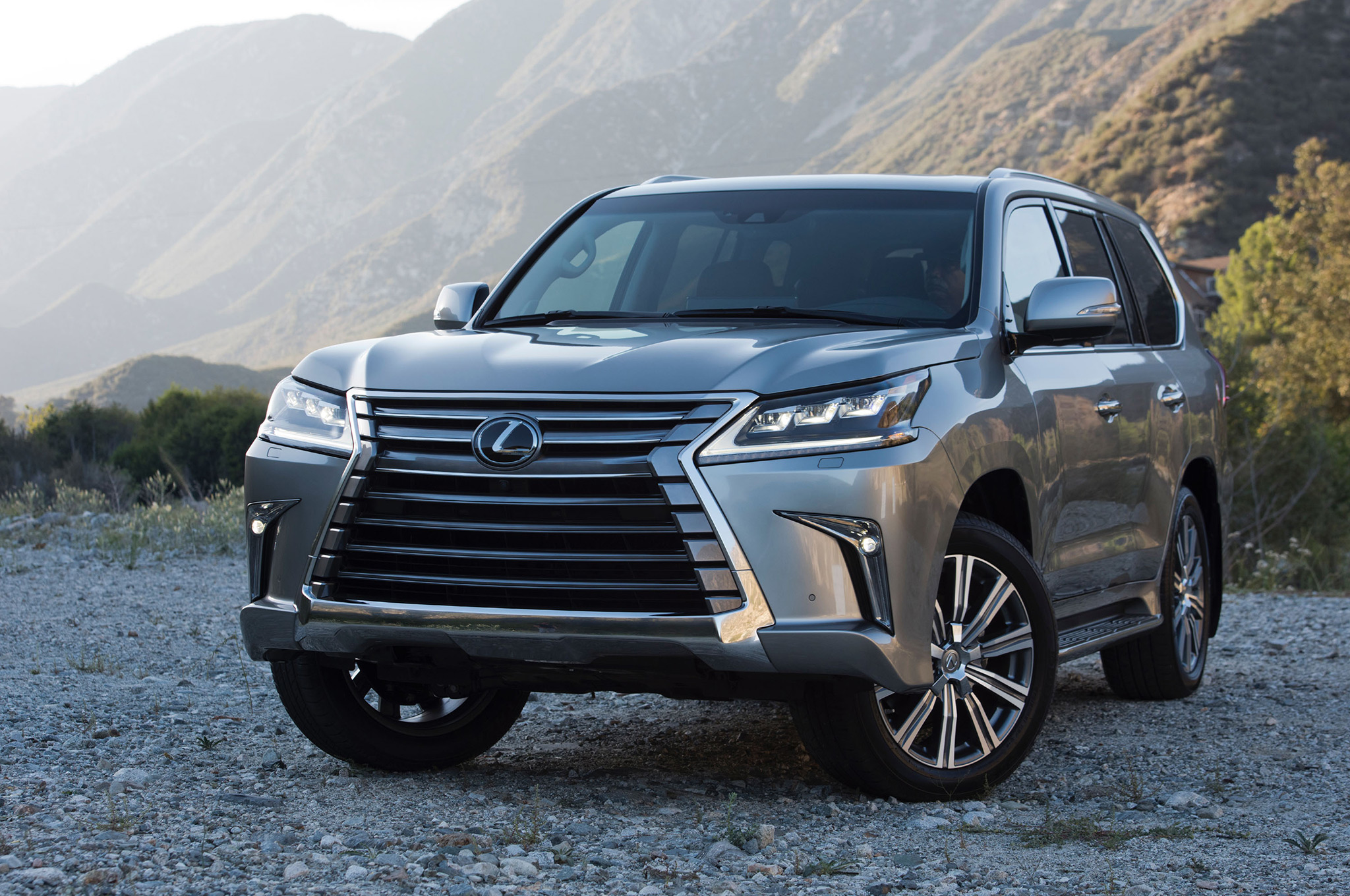 2017-lexus-lx-570-front-end