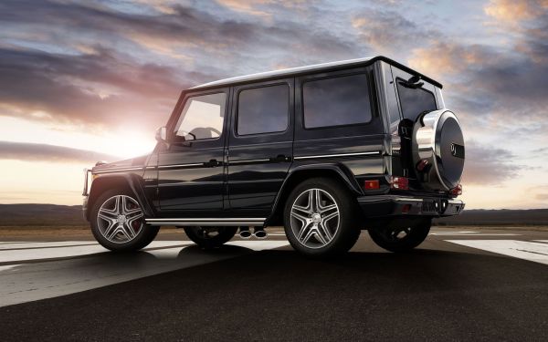 2017-mercedes-benz-amg-g-class-on-the-road