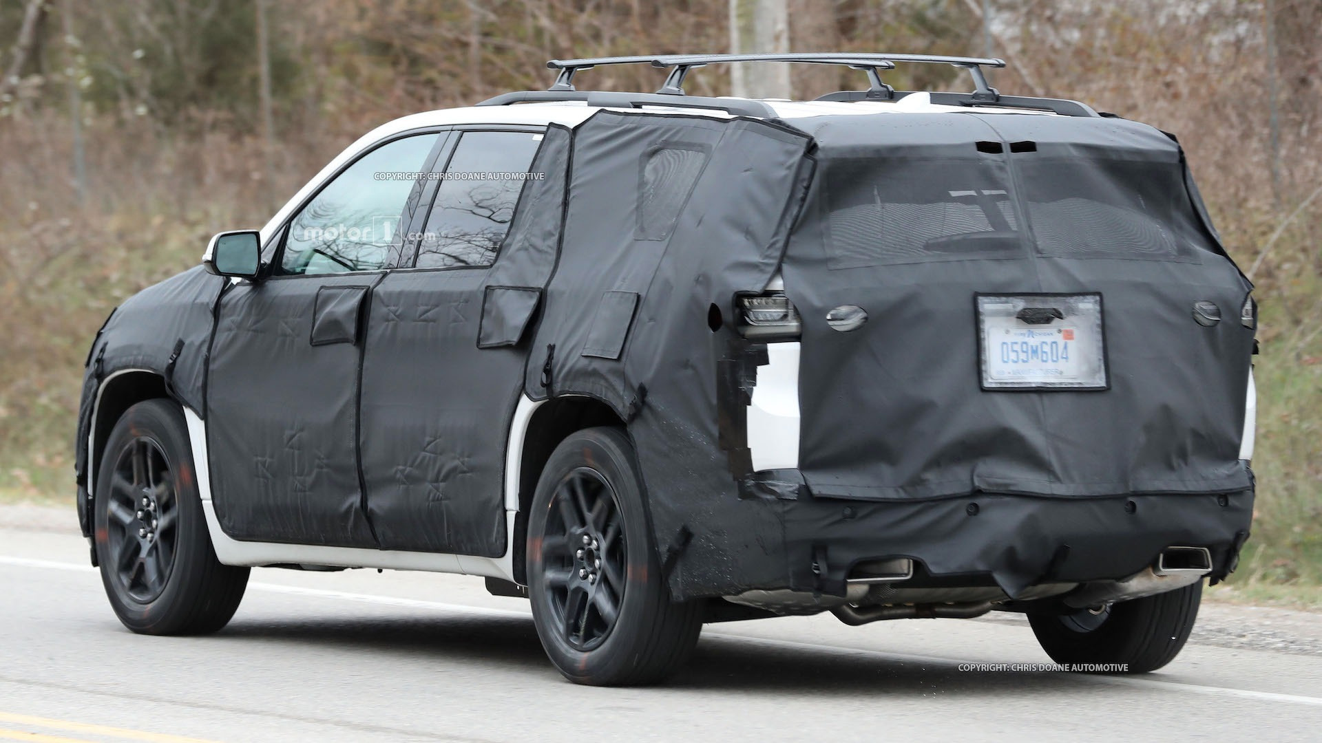 2018-chevy-cuv-spy-photos-11